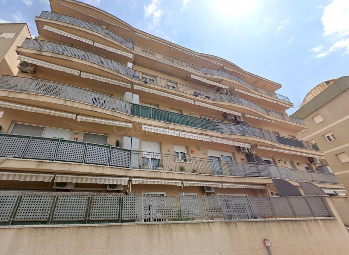 Se vende piso OKUPA en Montornès del Vallès (Barcelona).