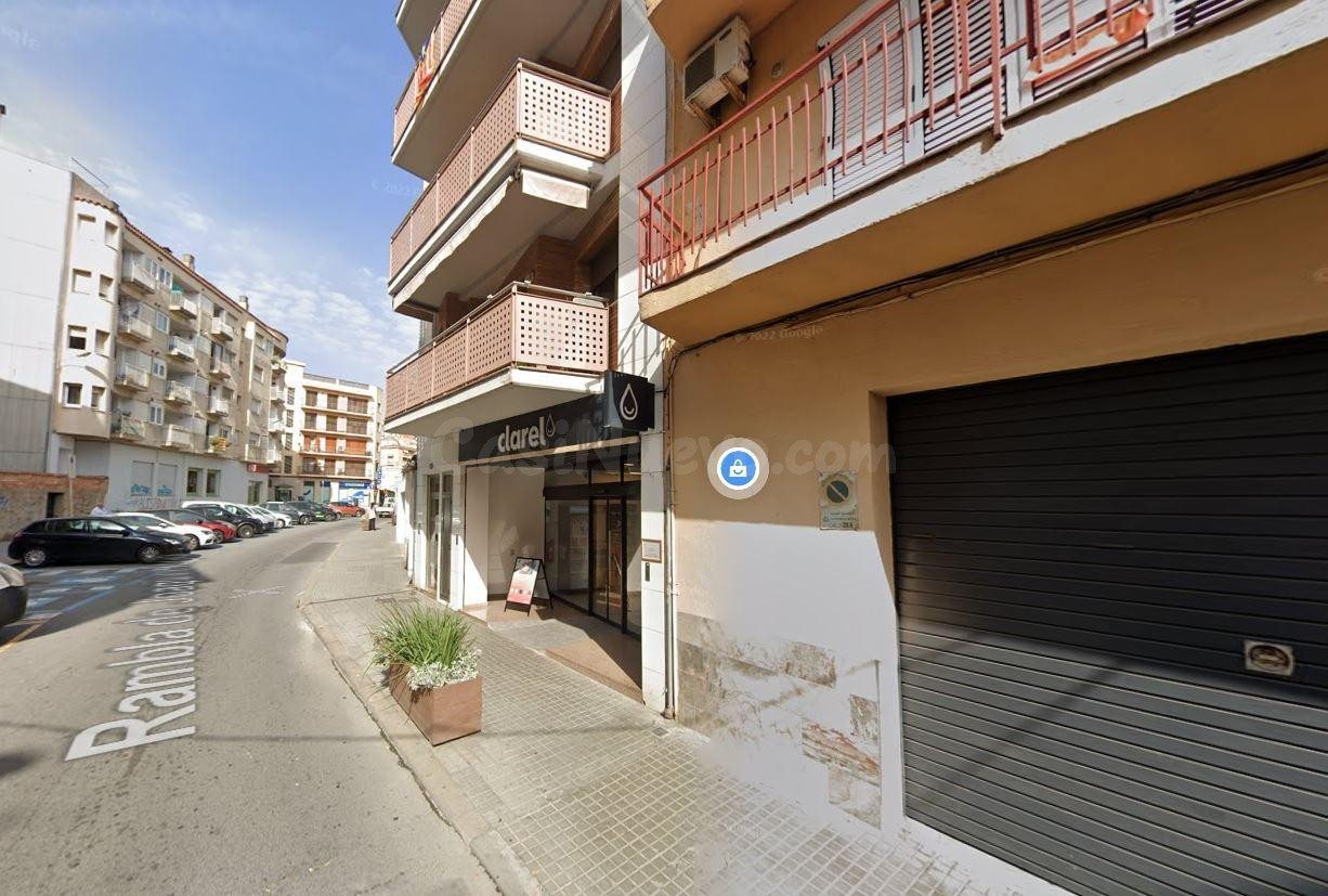 Se vende piso OKUPADO en Joaquim Ruyra Blanes (Girona) - foto 2