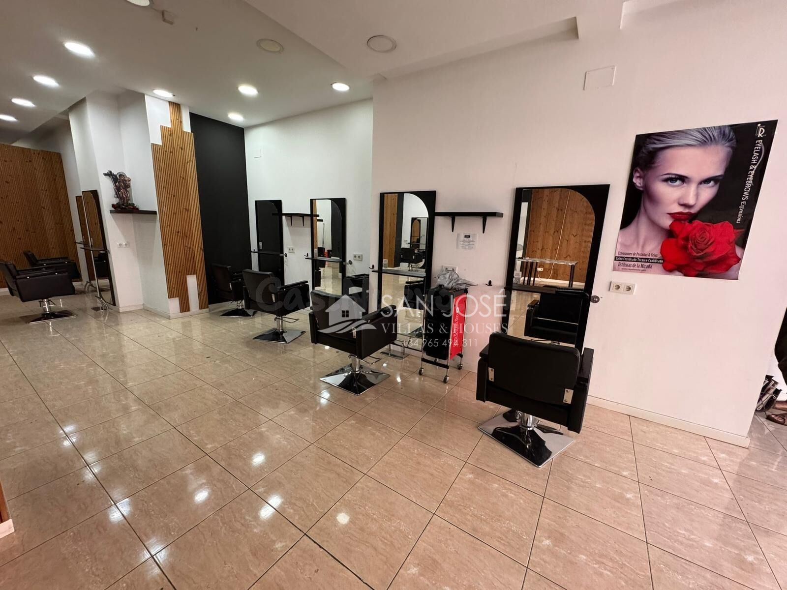 SE VENDE LOCAL COMERCIAL EN NOVELDA CON POSIBILIDAD DE VENTA