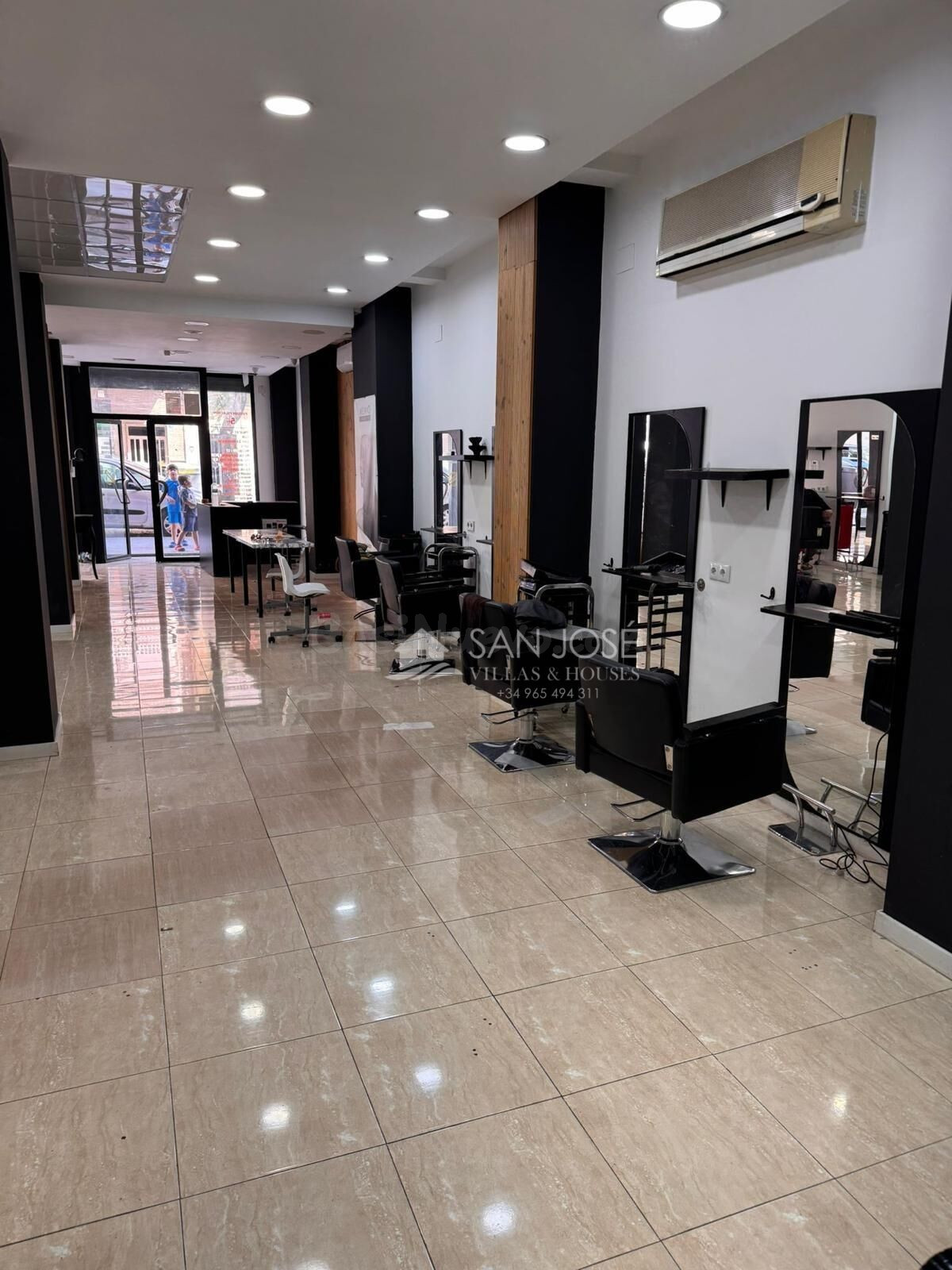 SE VENDE LOCAL COMERCIAL EN NOVELDA CON POSIBILIDAD DE VENTA - foto 3