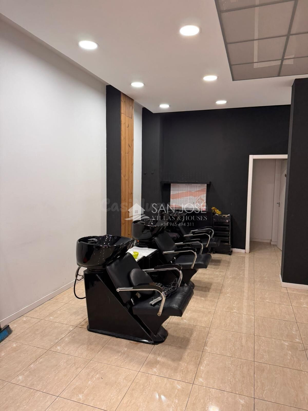 SE VENDE LOCAL COMERCIAL EN NOVELDA CON POSIBILIDAD DE VENTA - foto 5