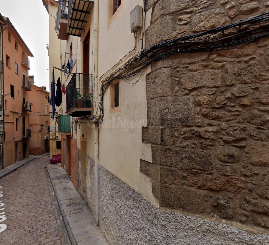 Se vende piso OKUPA en Berga (Barcelona).