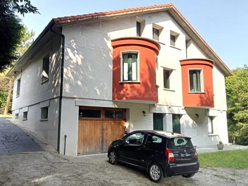 Se vende casa OKUPA en Abegondo (A Coruña).