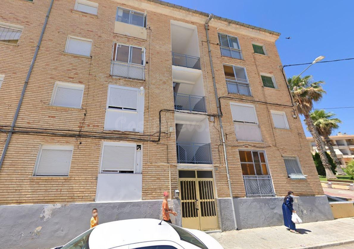 Se vende piso OKUPA en Hellín (Albacete). - foto 2
