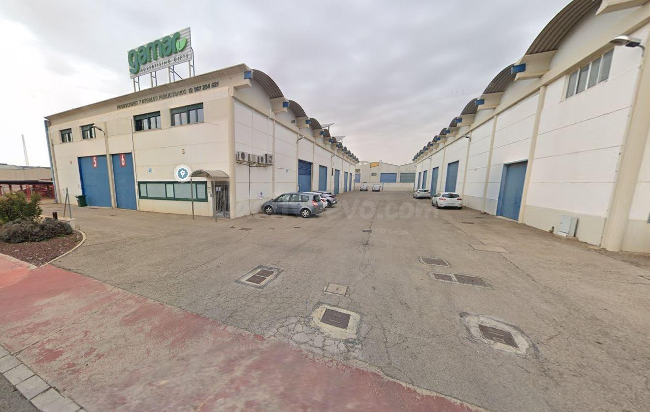 Se vende nave industrial OKUPA en Albacete (Albacete).