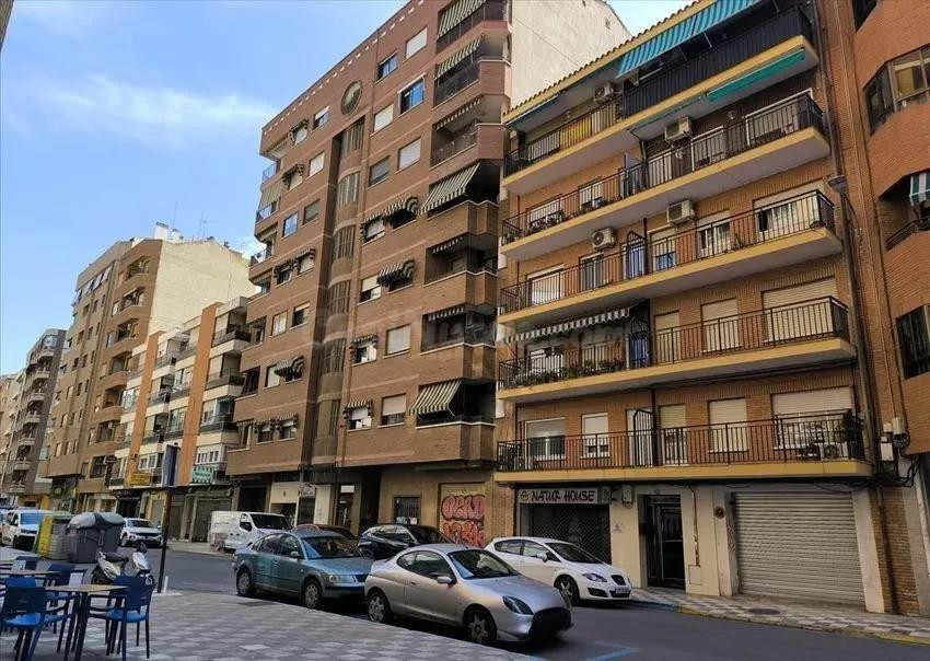 Se vende piso OKUPADO en Calle Baños Nº 36 Albacete (Albacet - foto 3