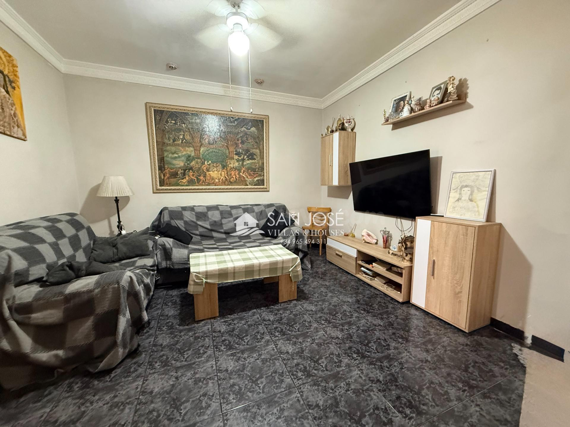 SE VENDE CASA EN ASPE CON TERRAZA Y TODO EXTERIOR