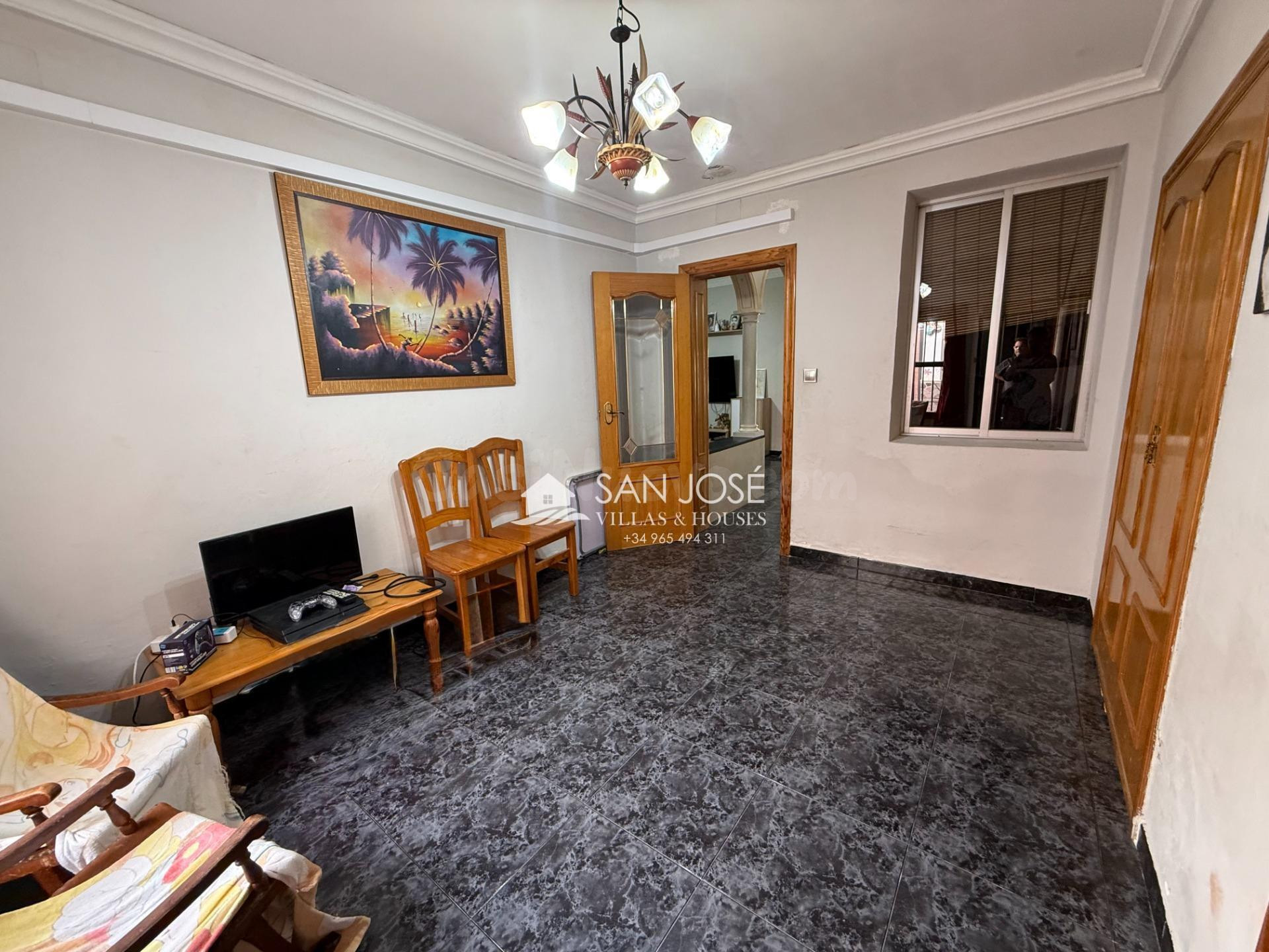 SE VENDE CASA EN ASPE CON TERRAZA Y TODO EXTERIOR - foto 5