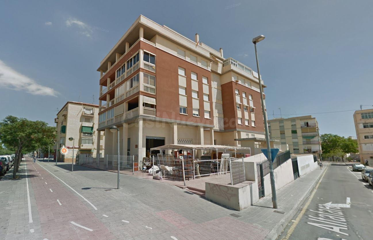 Se vende piso OKUPA en Alicante (Alicante).