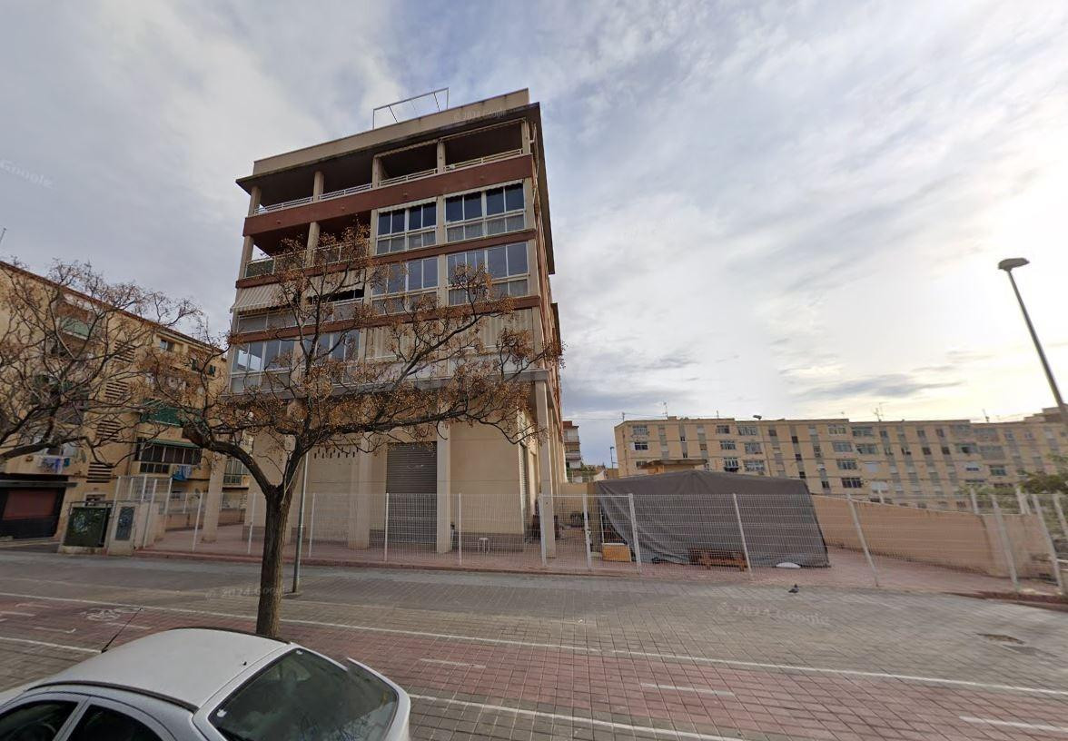 Se vende piso OKUPA en Alicante (Alicante).
