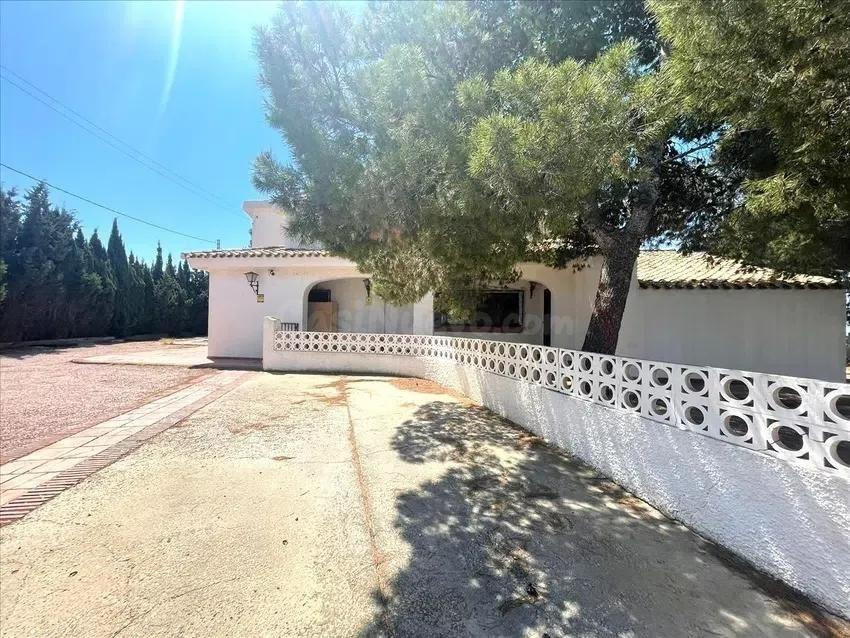 Se vende chalet OKUPA en Elche (Alicante).