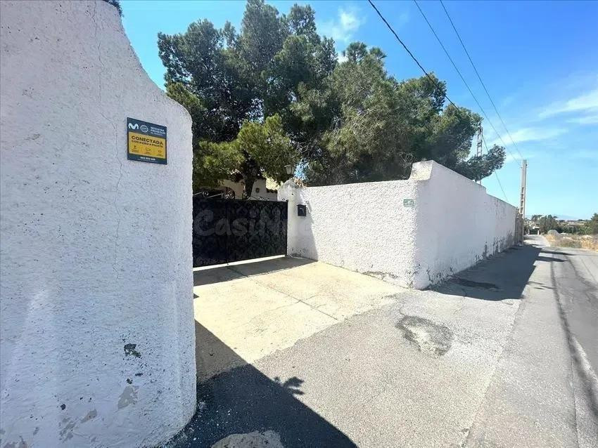 Se vende chalet OKUPA en Elche (Alicante). - foto 3
