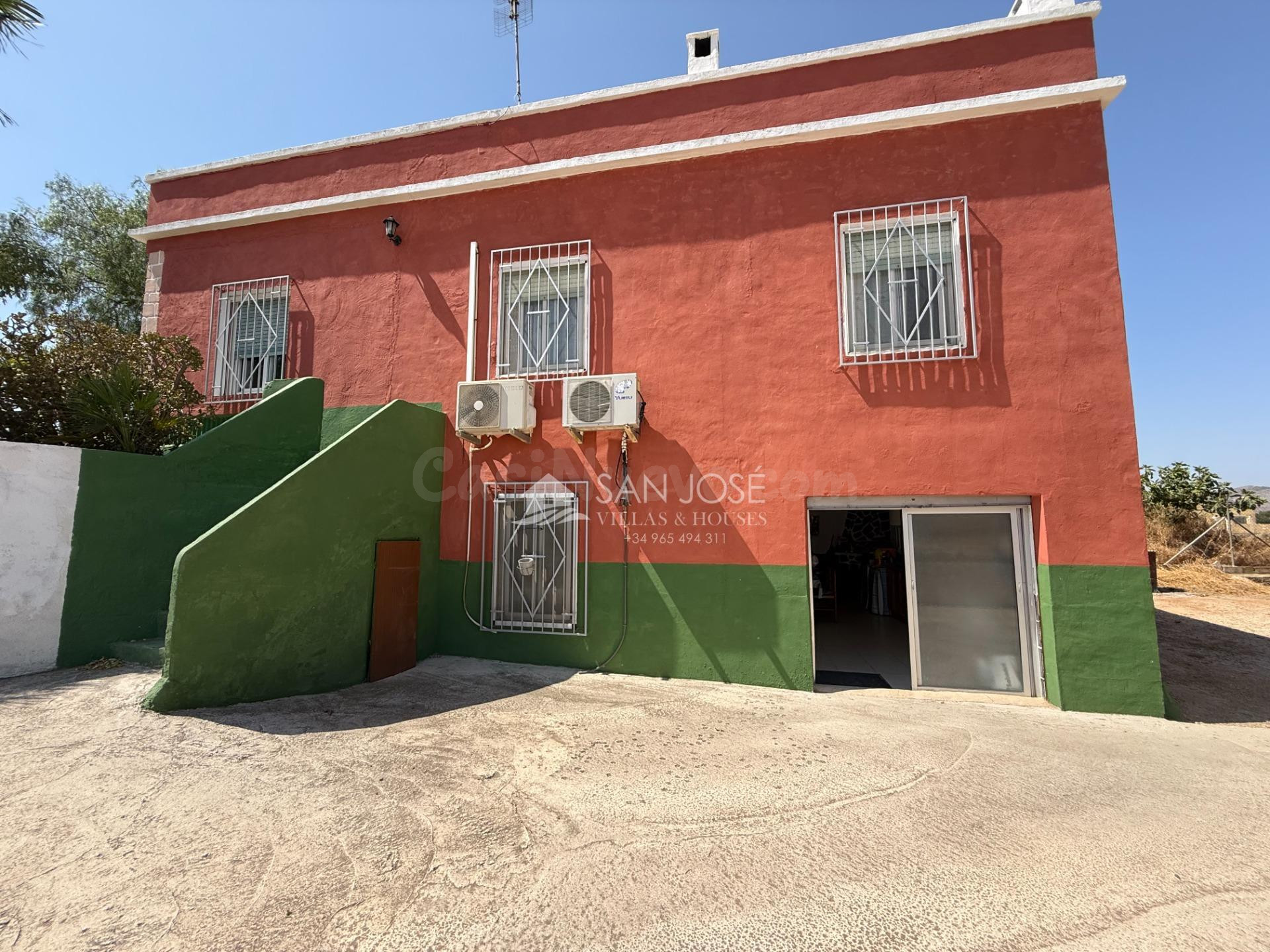 SE VENDE CHALET EN ASPE CON PISCINA Y NAVE INDUSTRIAL - foto 2
