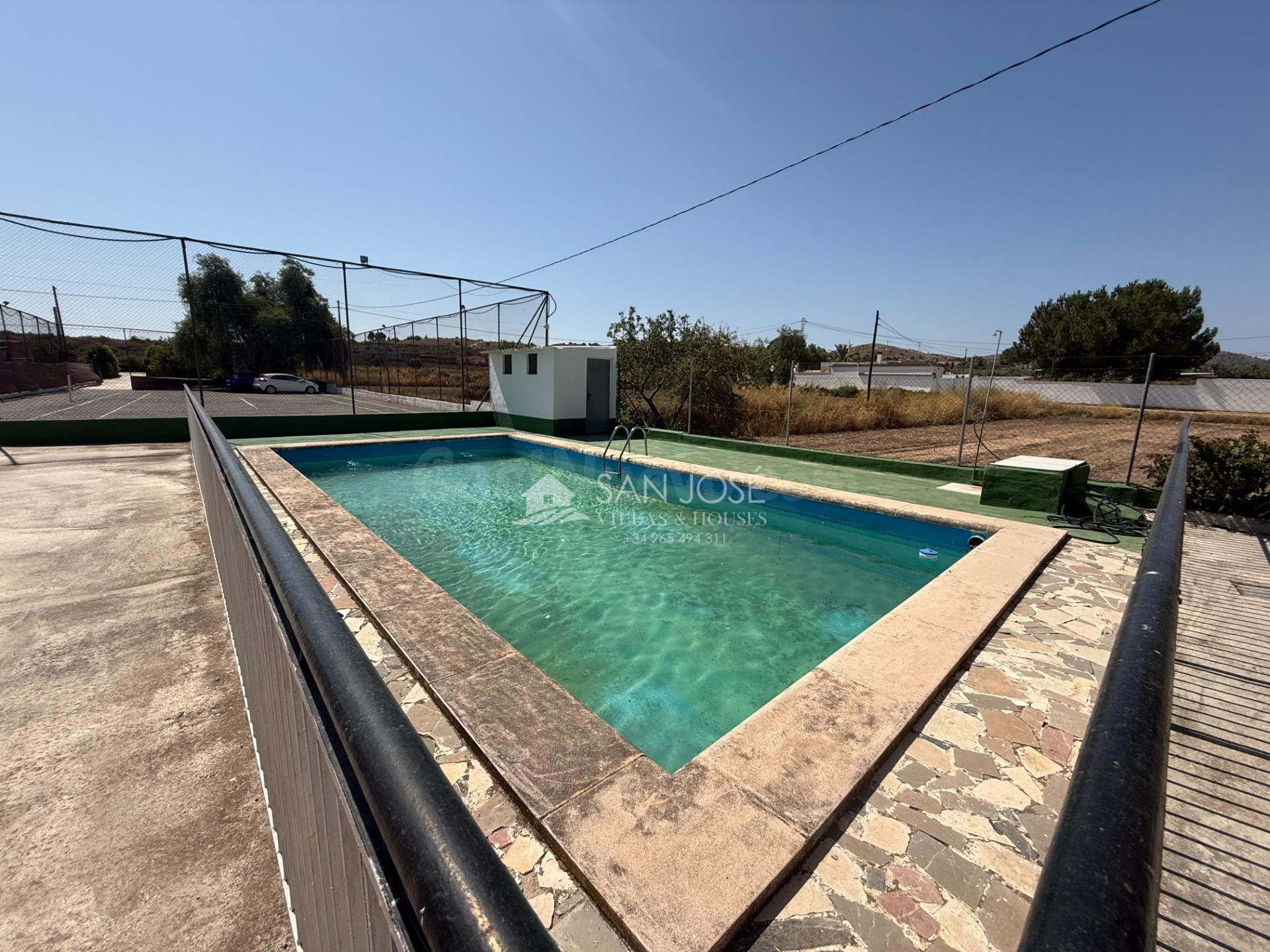 SE VENDE CHALET EN ASPE CON PISCINA Y NAVE INDUSTRIAL - foto 3