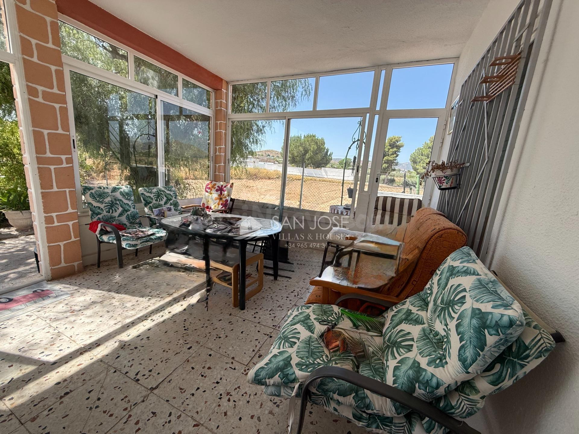 SE VENDE CHALET EN ASPE CON PISCINA Y NAVE INDUSTRIAL - foto 5