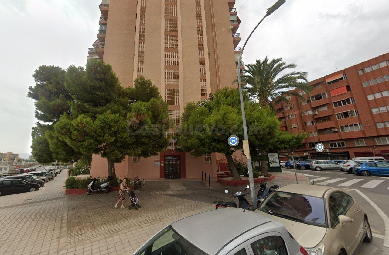 Se vende piso OKUPA en Alicante (Alicante).