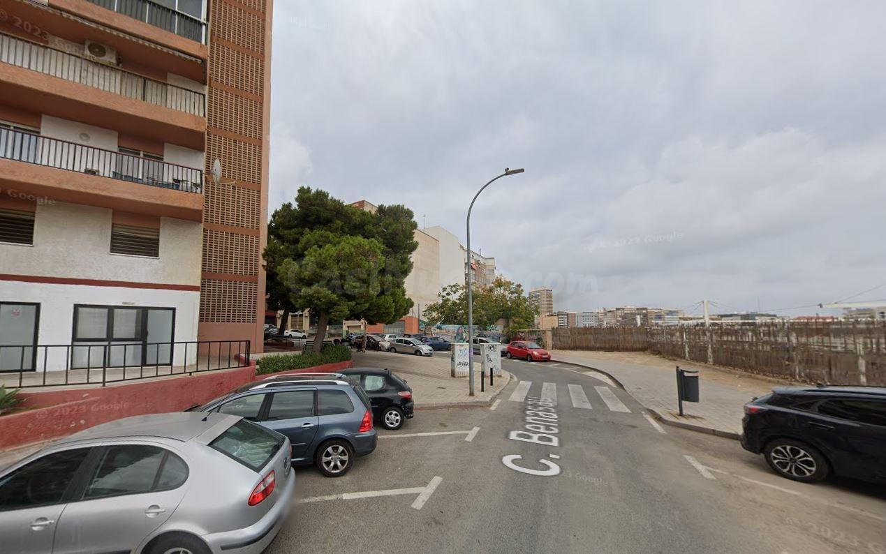 Se vende piso OKUPA en Alicante (Alicante). - foto 3