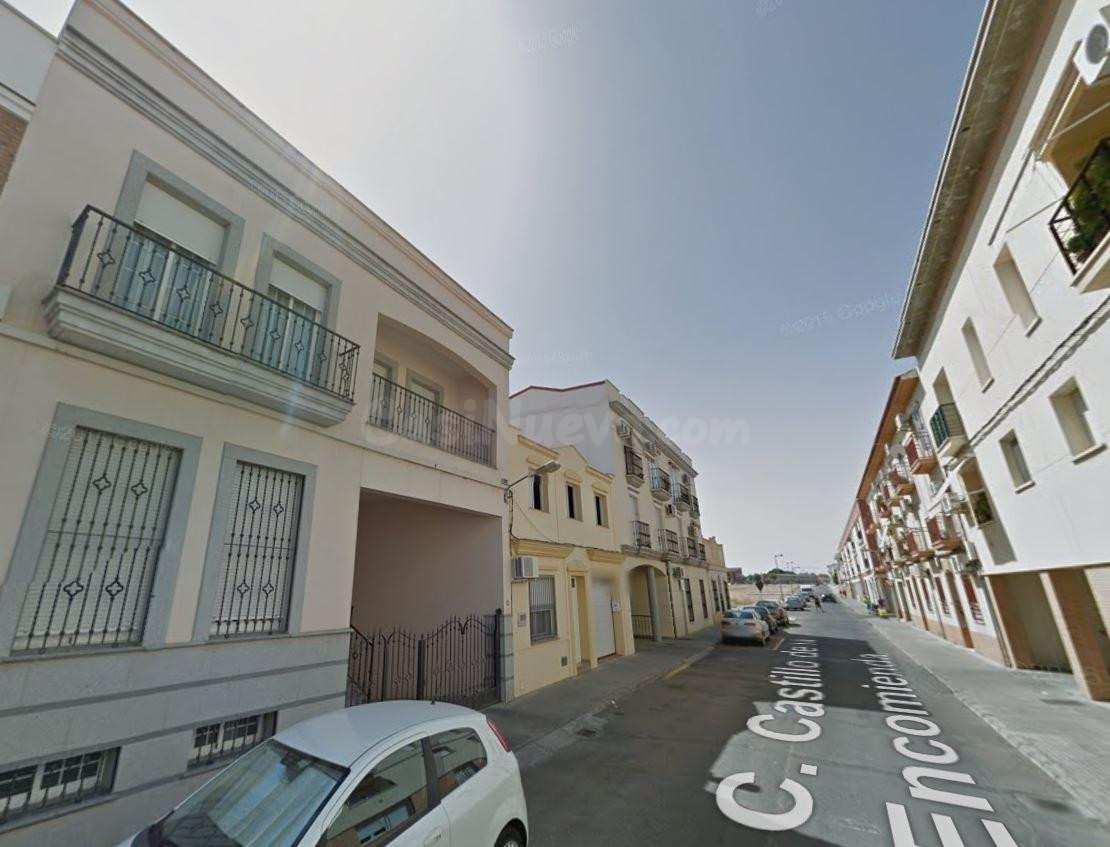 Se vende casa adosada OKUPA en Villanueva de la Serena (Bada - foto 2