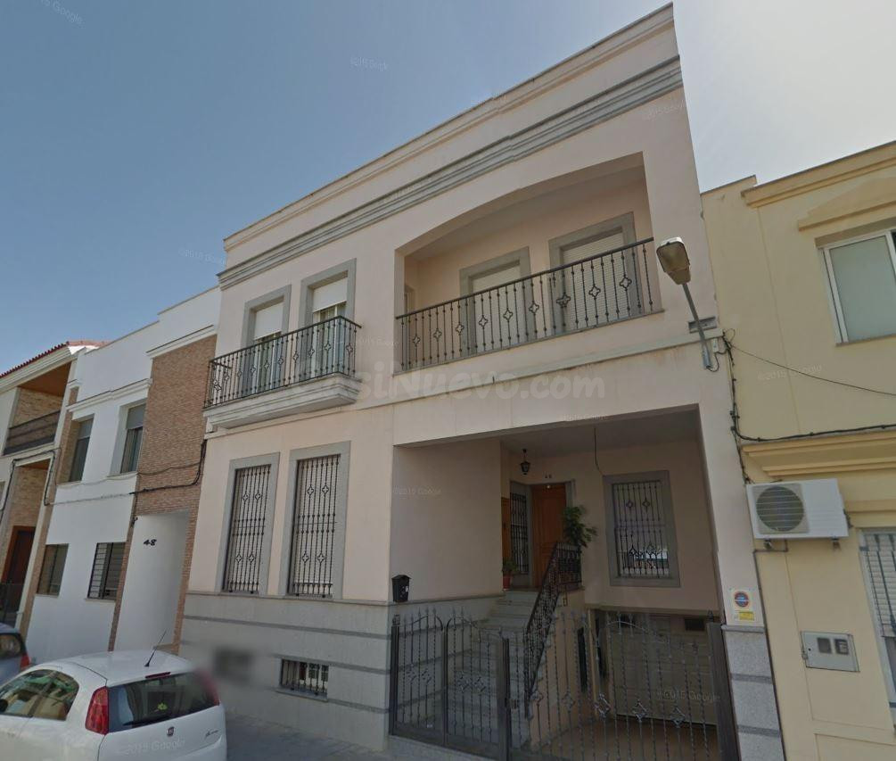 Se vende casa adosada OKUPA en Villanueva de la Serena (Bada - foto 3
