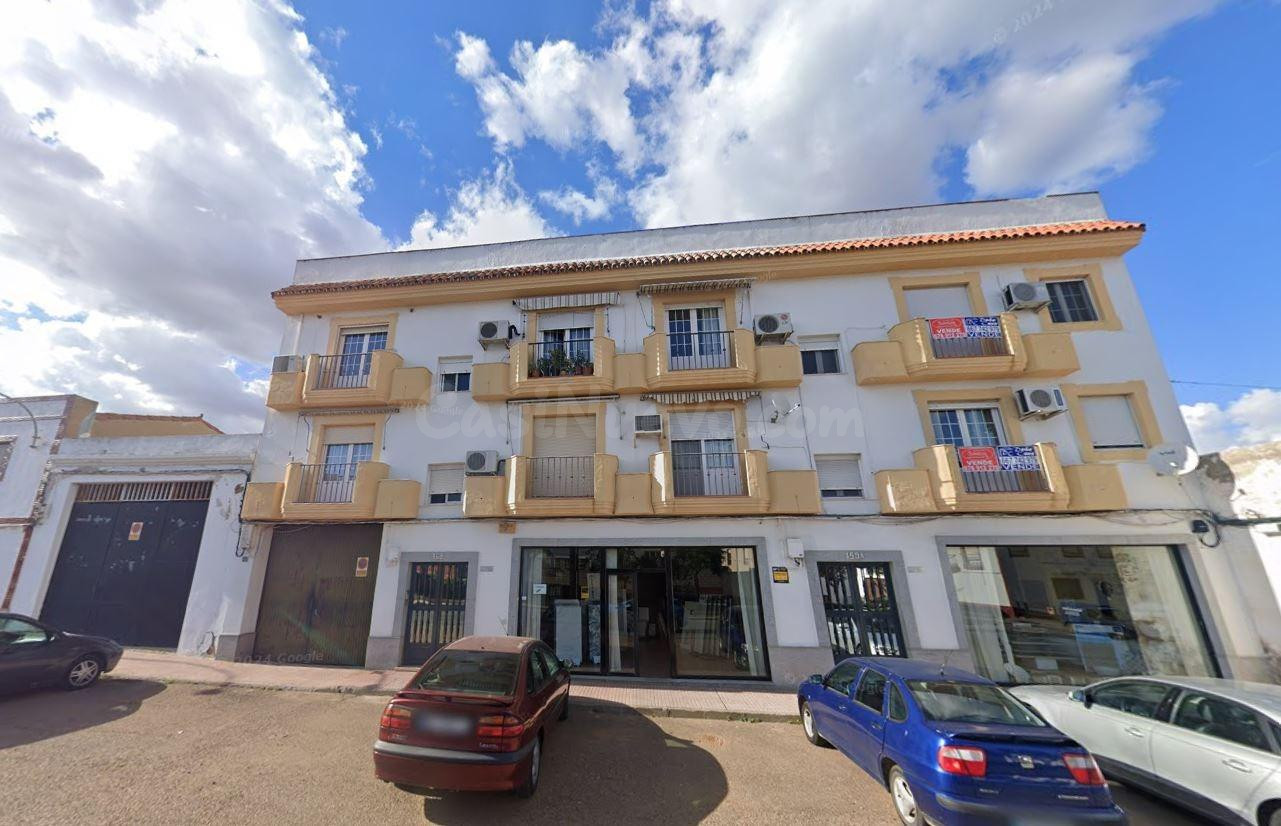 Se vende local OKUPA en Avenida Extremadura 145 de Santa Mar