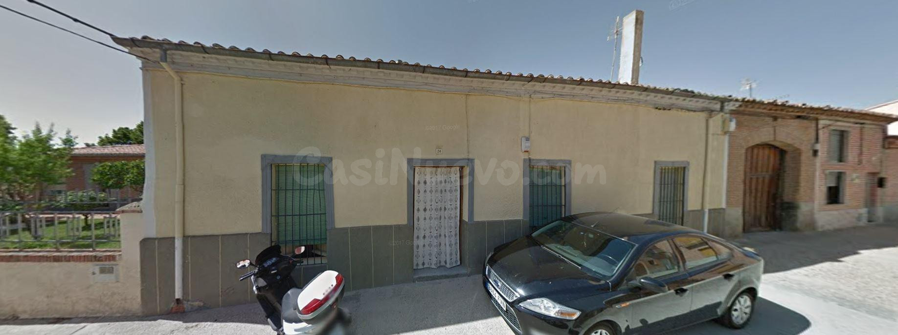 Se vende piso OKUPA en Madrigal de las Altas Torres (Ávila).