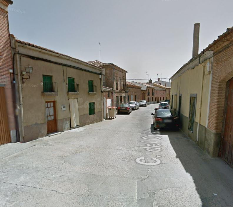 Se vende piso OKUPA en Madrigal de las Altas Torres (Ávila). - foto 2