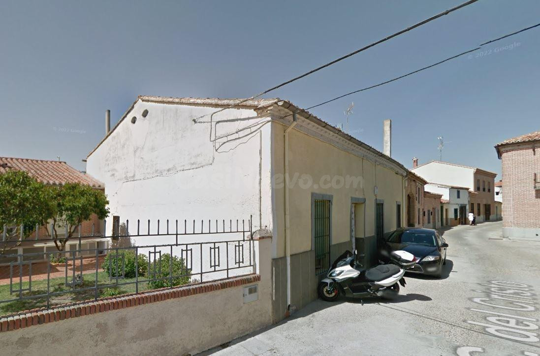 Se vende piso OKUPA en Madrigal de las Altas Torres (Ávila). - foto 3