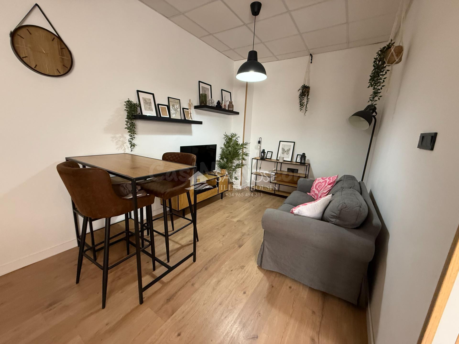SE VENDE LOCAL COMERCIAL HABILITADO COMO ESTUDIO SIN CAMBIO  - foto 2