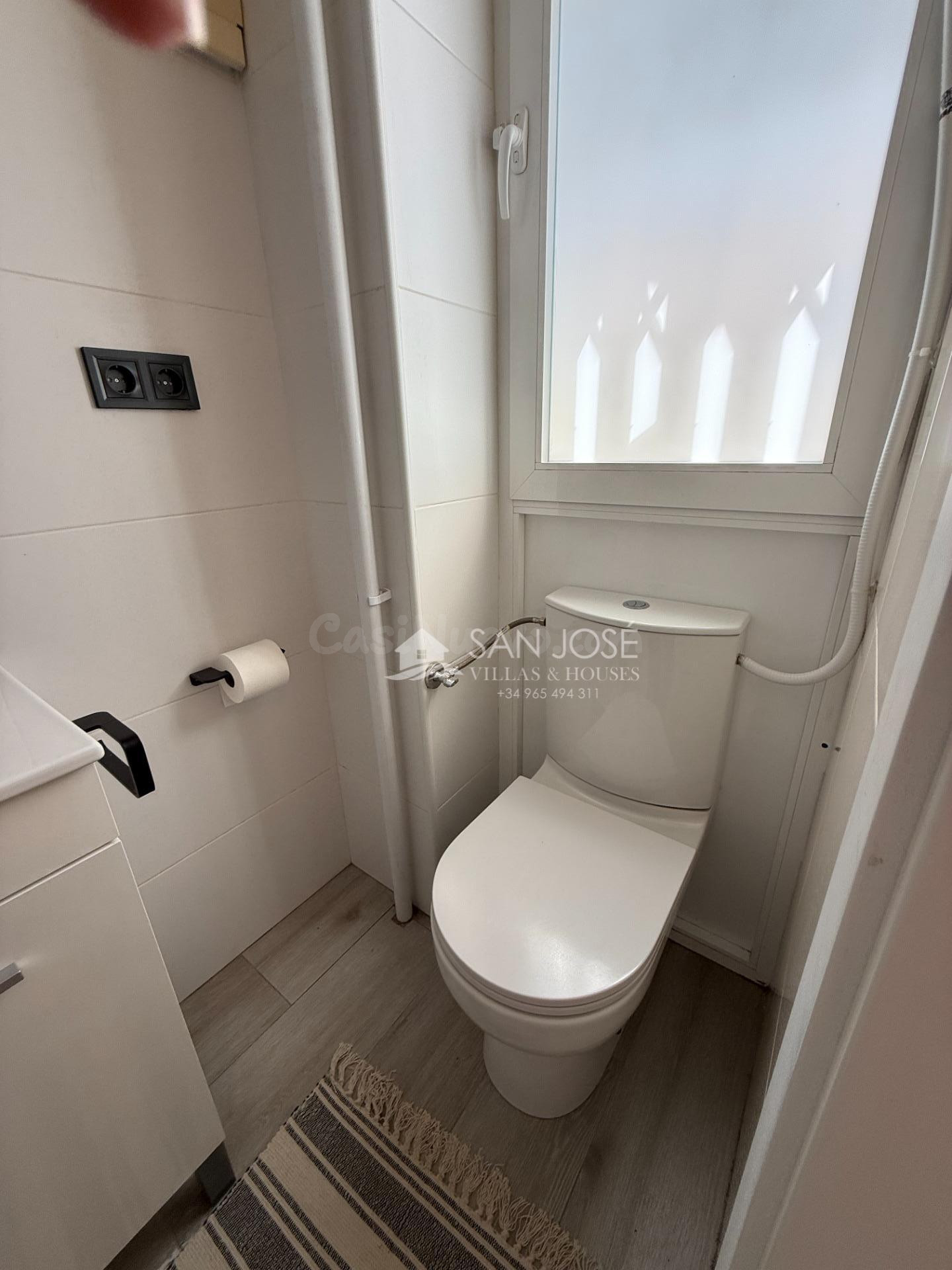 SE VENDE LOCAL COMERCIAL HABILITADO COMO ESTUDIO SIN CAMBIO  - foto 3