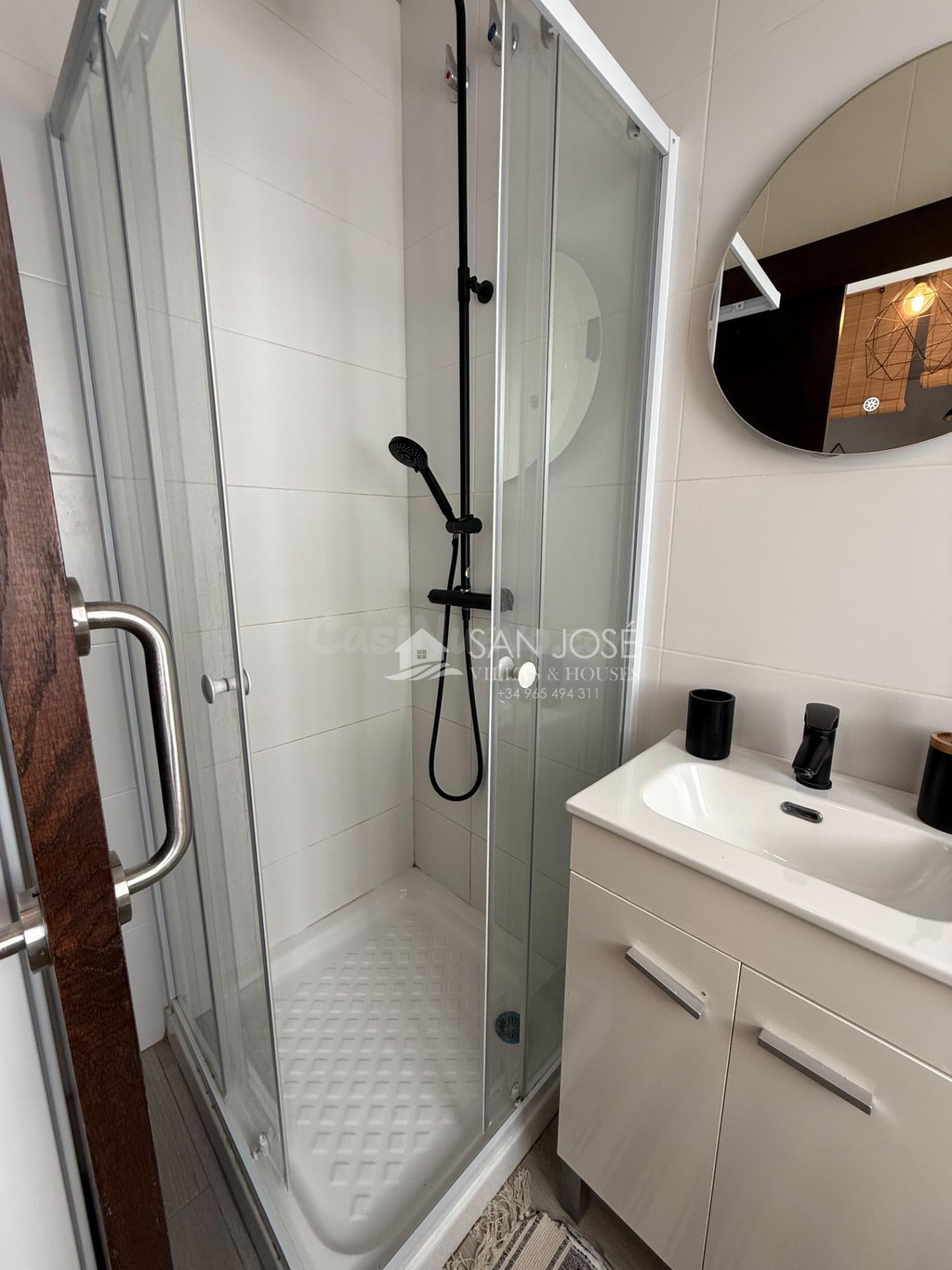SE VENDE LOCAL COMERCIAL HABILITADO COMO ESTUDIO SIN CAMBIO  - foto 4