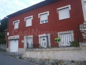 Se vende casa independiente OKUPADA en Cudillero (Asturias).