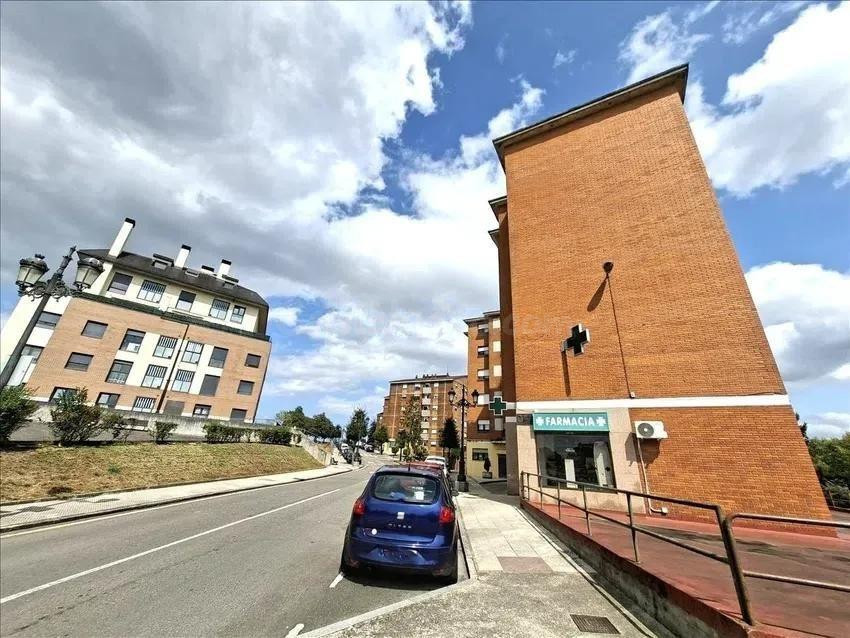Se vende piso OKUPADO en Oviedo (Asturias). - foto 2