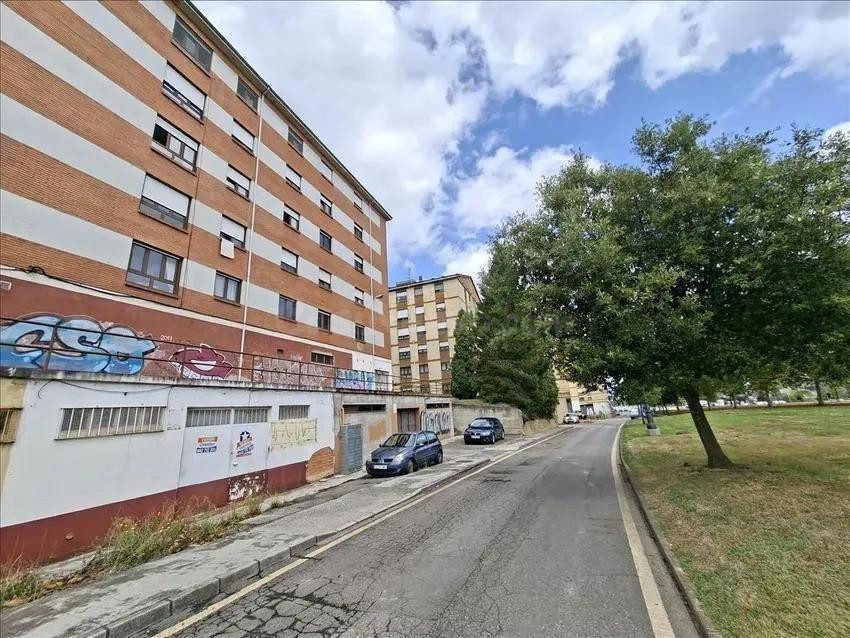 Se vende piso OKUPADO en Oviedo (Asturias). - foto 5