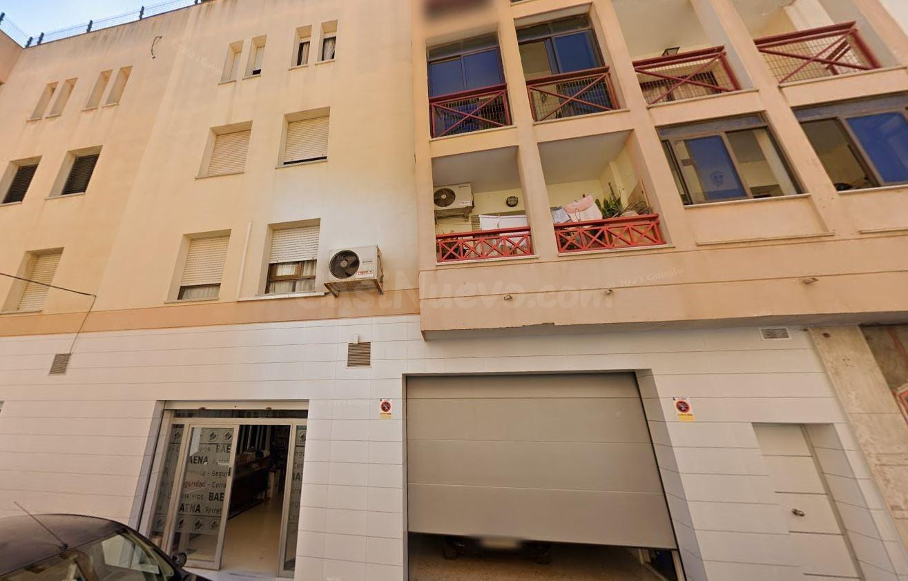 Se vende casa OKUPADA en Ejido (Almería).