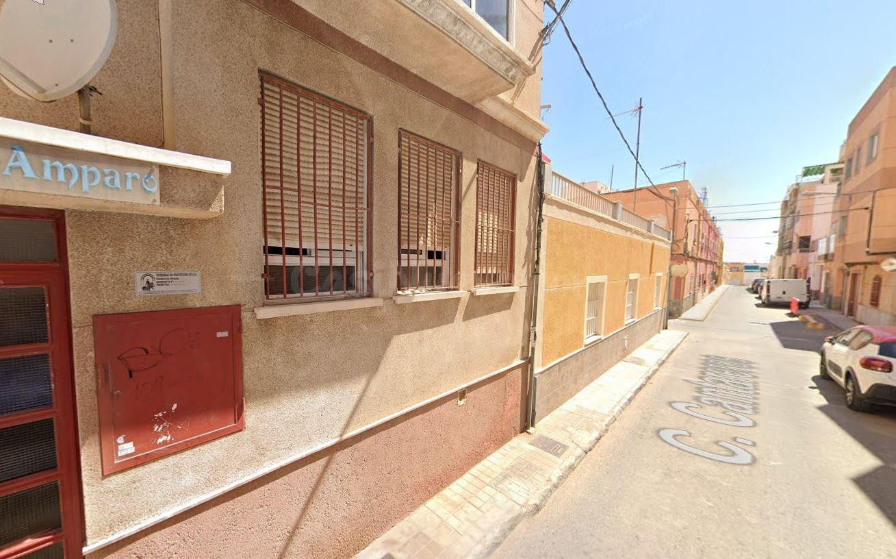 Se vende piso OKUPA en Calle Cantareros 109 de Almería (Alme