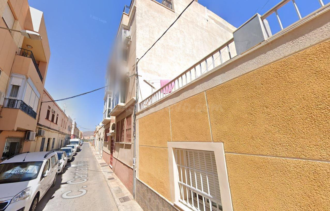 Se vende piso OKUPA en Calle Cantareros 109 de Almería (Alme - foto 2