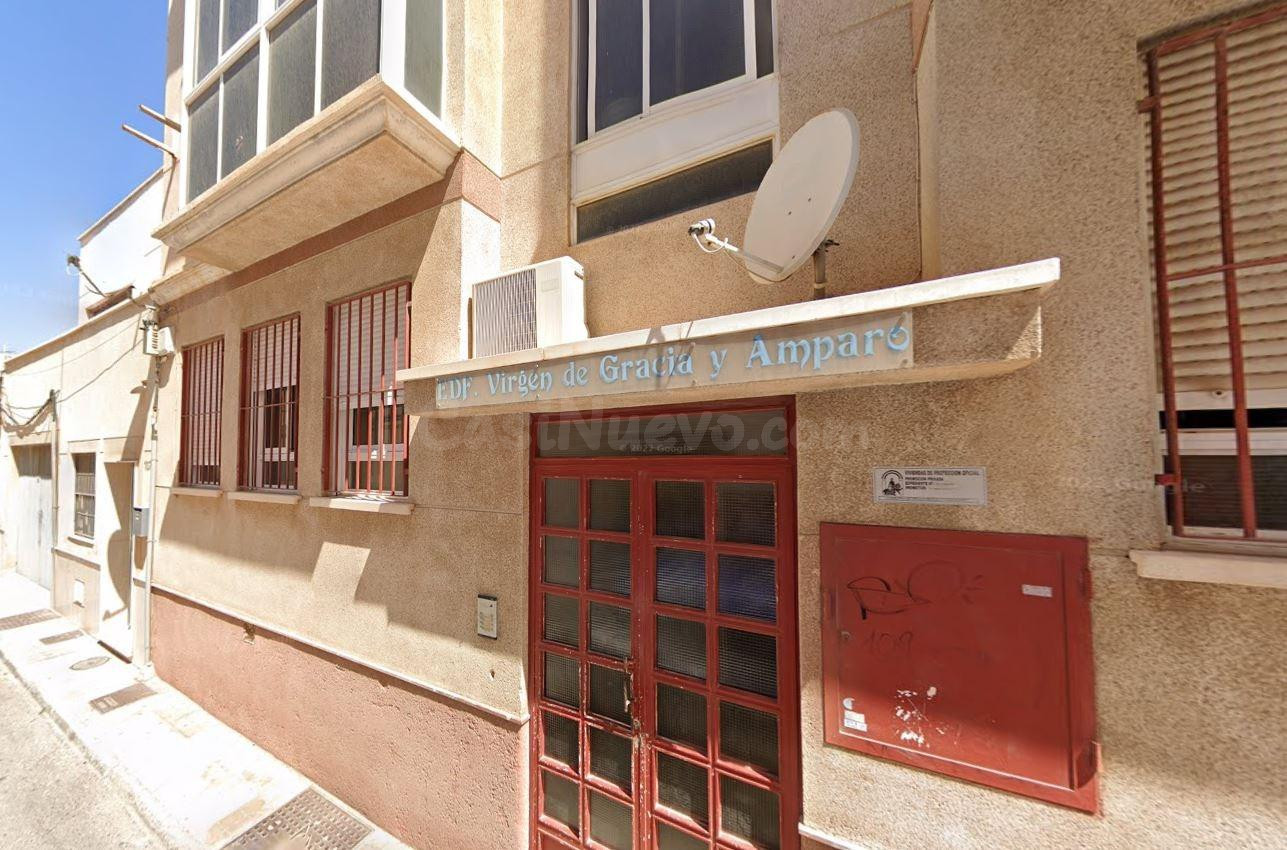 Se vende piso OKUPA en Calle Cantareros 109 de Almería (Alme - foto 3
