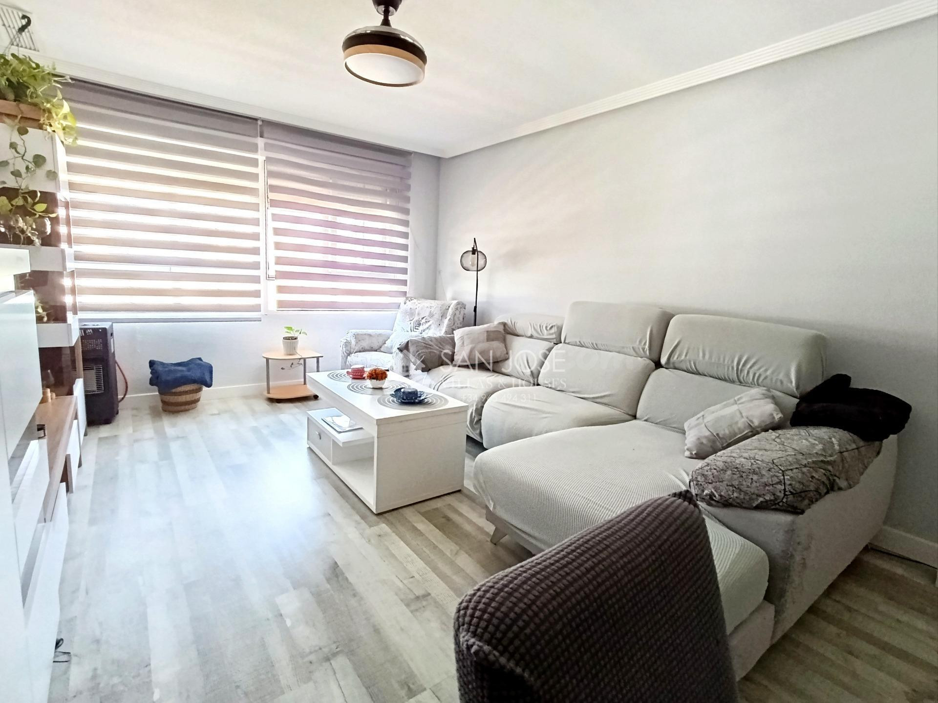SE VENDE ESPECTACULAR PISO CON DOS PATIOS EN MONFORTE DEL CI