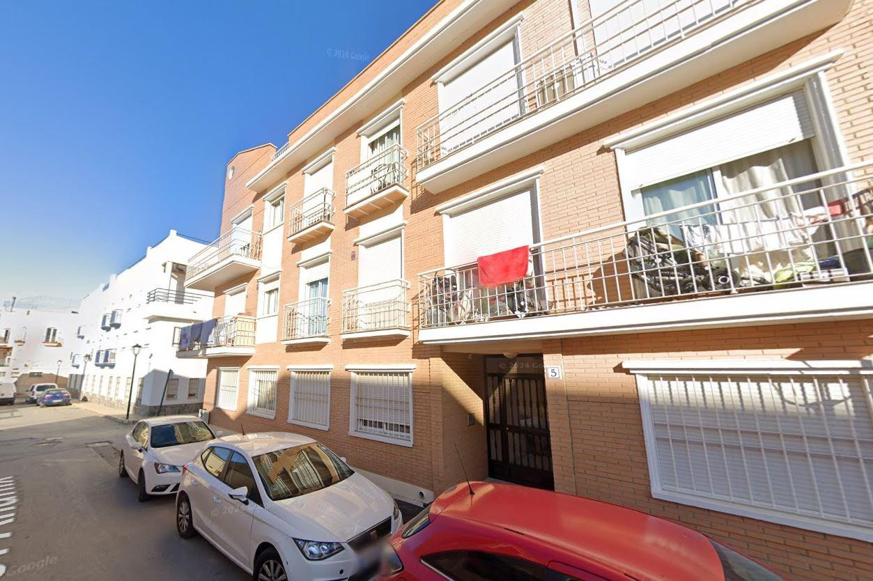 Se vende casa adosada OKUPADA en Azucena Turre (Almería) - foto 2