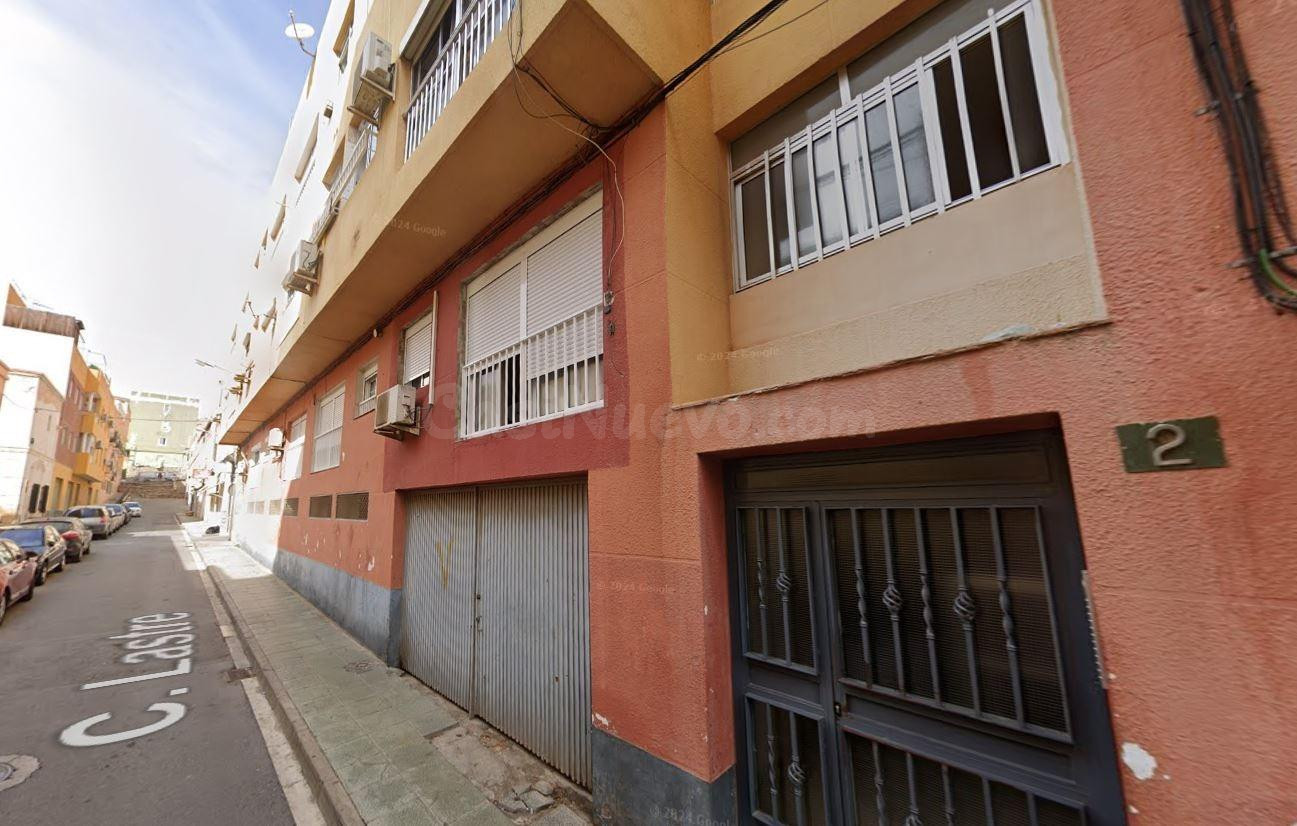 Se vende piso OKUPA en Almería (Almería). - foto 2