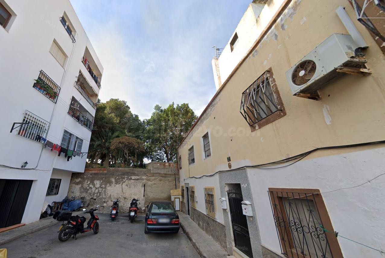 Se vende piso OKUPA en Almería (Almería). - foto 3