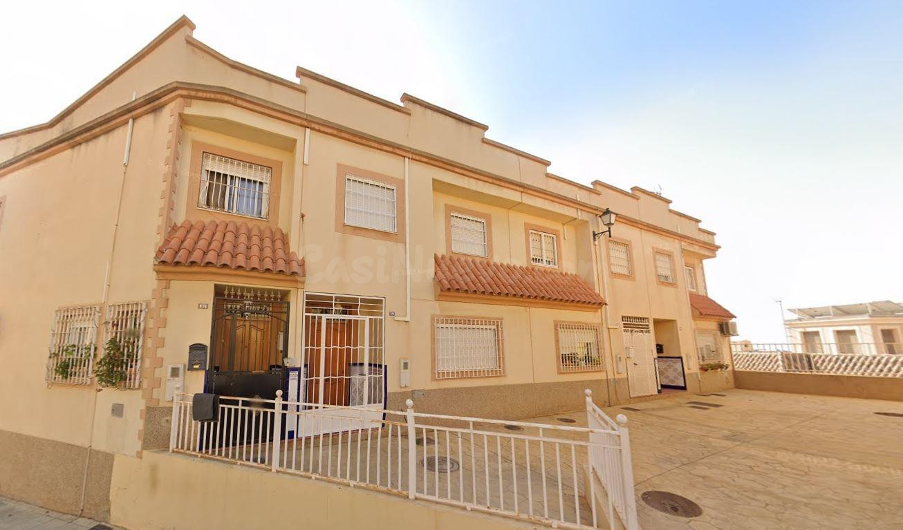 Se vende casa adosada OKUPADA en Huércal de Almería (Almería - foto 2