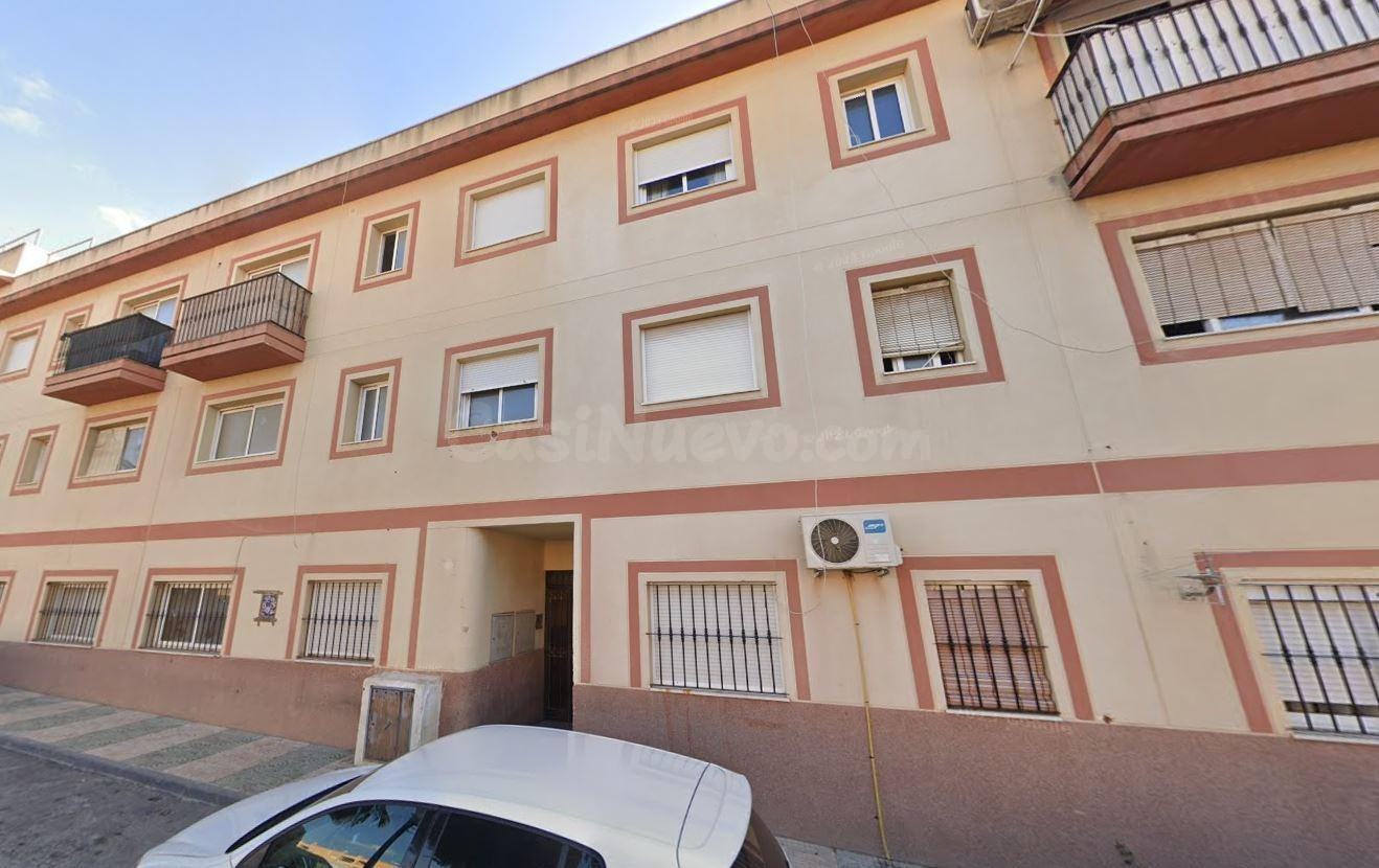 Se vende piso OKUPA en Vícar (Almería).