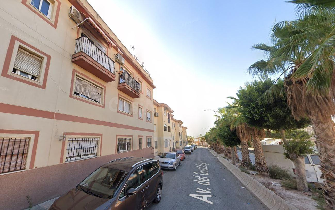 Se vende piso OKUPA en Vícar (Almería). - foto 2