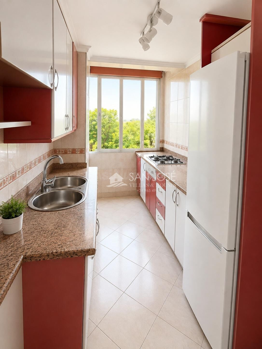 VENTA DE PISO EN SEVILLA, MUY LUMINOSO CON 3 DORMITORIOS EN  - foto 2