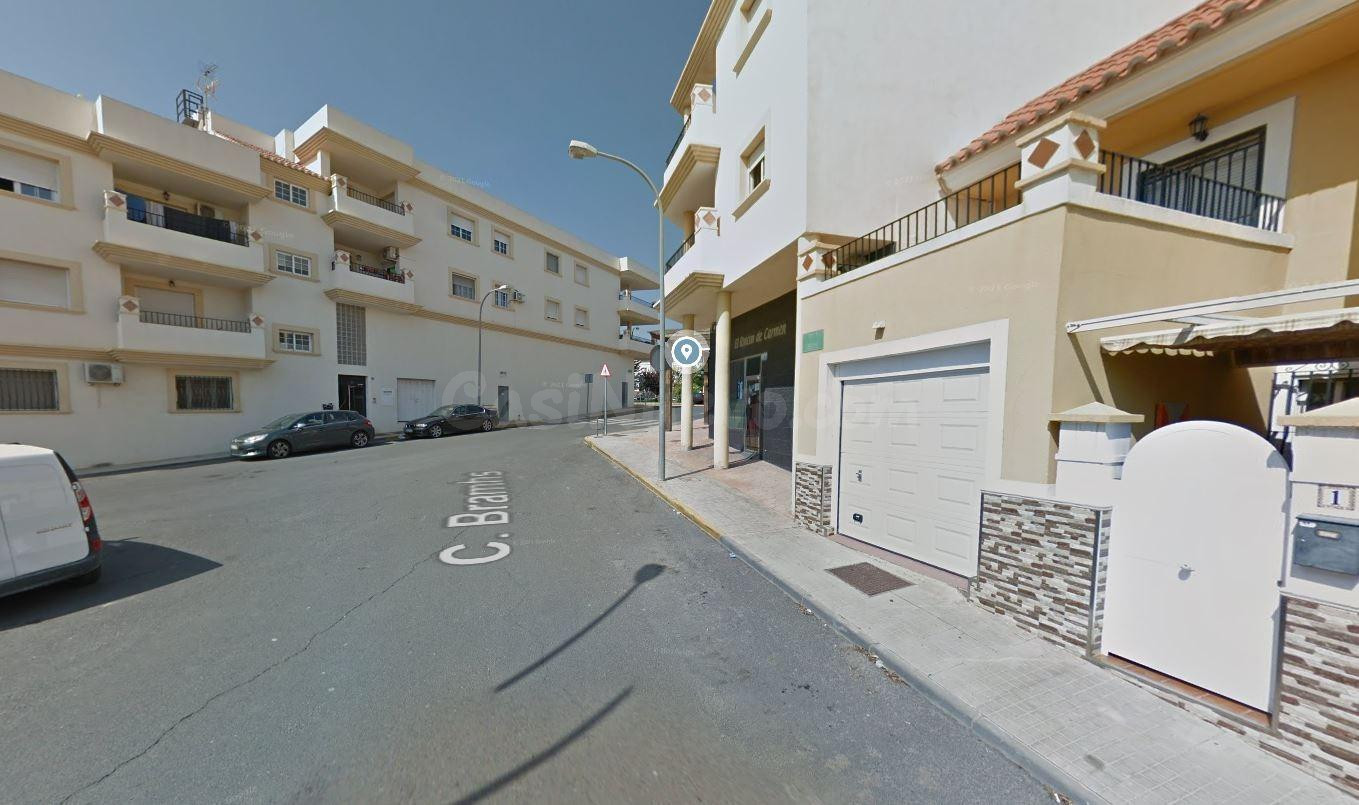 Se vende casa adosada OKUPA en Huércal de Almería (Almería). - foto 2
