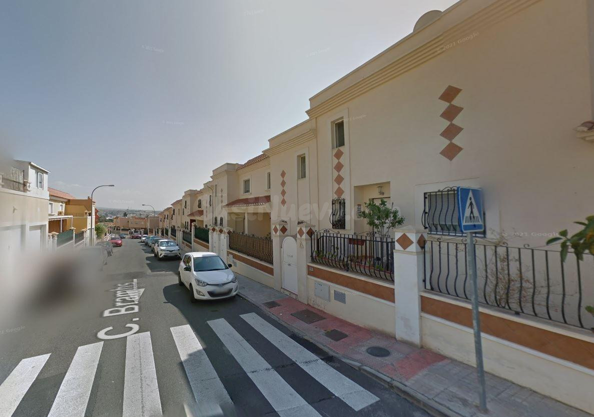 Se vende casa adosada OKUPA en Huércal de Almería (Almería). - foto 3