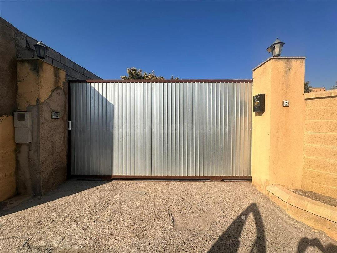 Se vende casa independiente OKUPA en Almería (Almería).