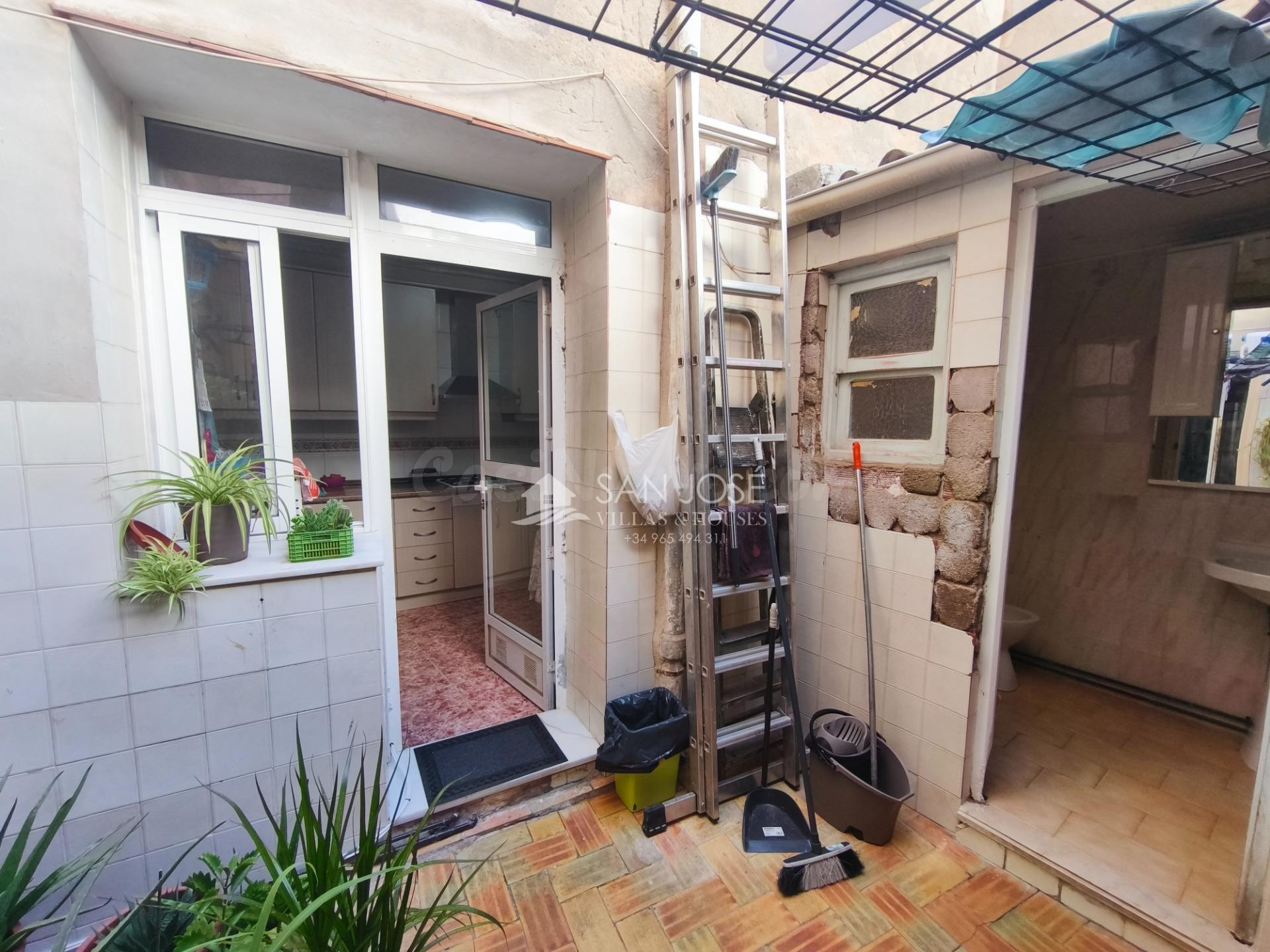 SE VENDE CASA EN ASPE PARA ENTRAR A VIVIR O REFORMAR - foto 4
