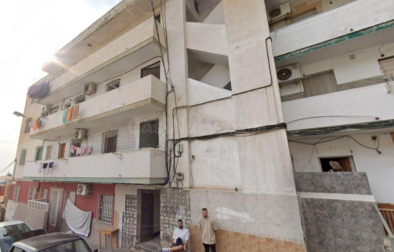 Se vende piso OKUPA en Almería (Almería). - foto 2